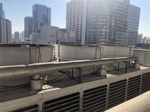 封<a href=http://m.jpbuy.cn/tags1_0.html target=_blank class=infotextkey>閉式冷卻塔</a>降噪