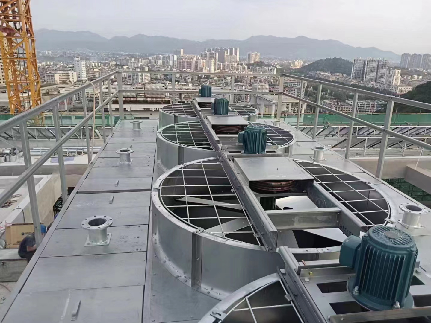 冷卻塔的原理與特點(diǎn)(閉式冷卻塔工作原理)